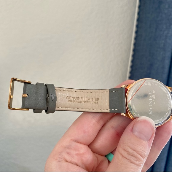 MUNRO Leather Watch - Picture 4 of 6